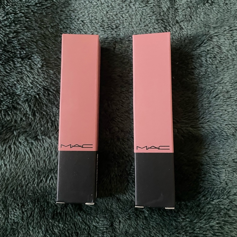 MAC LIPGLOSS